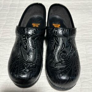 Dansko slip resistant women’s shoe